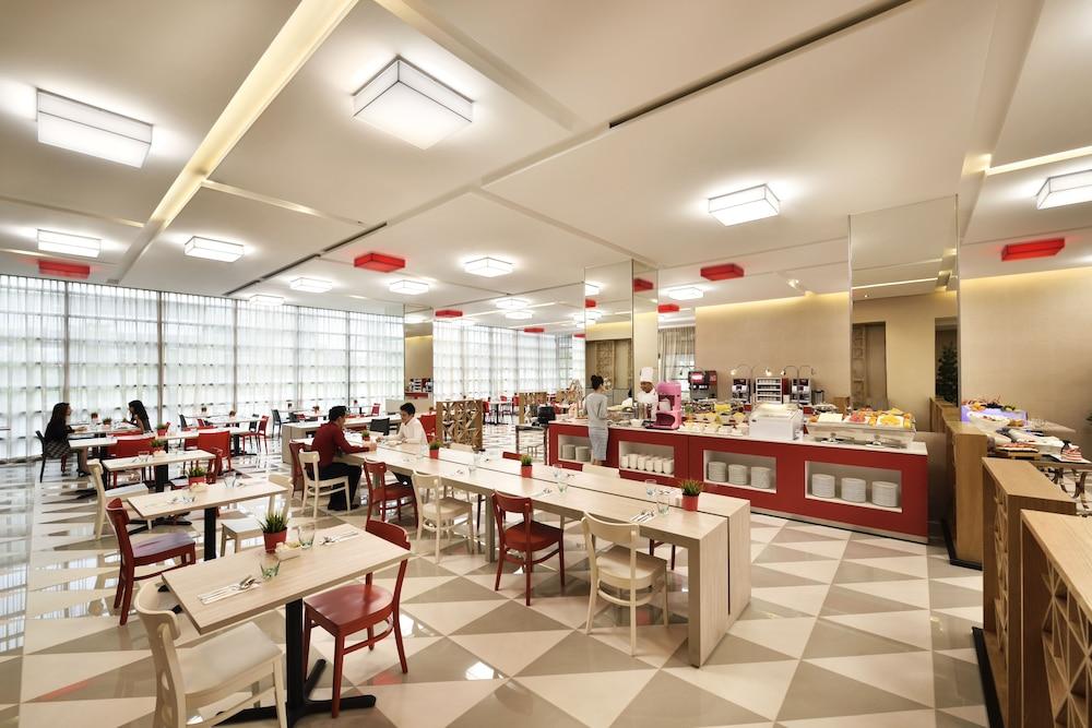 Genting Hotel Jurong Singapore Exterior photo